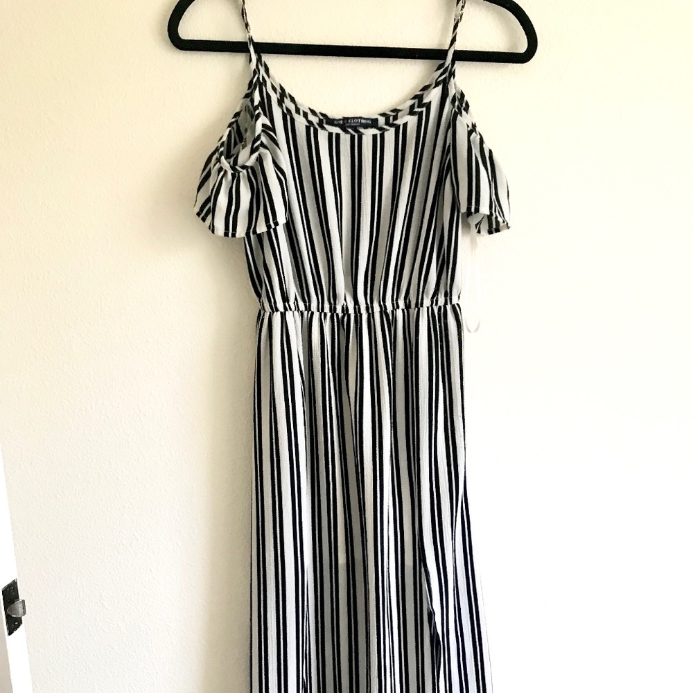 Maxi striped flowy off shoulder dress (S)